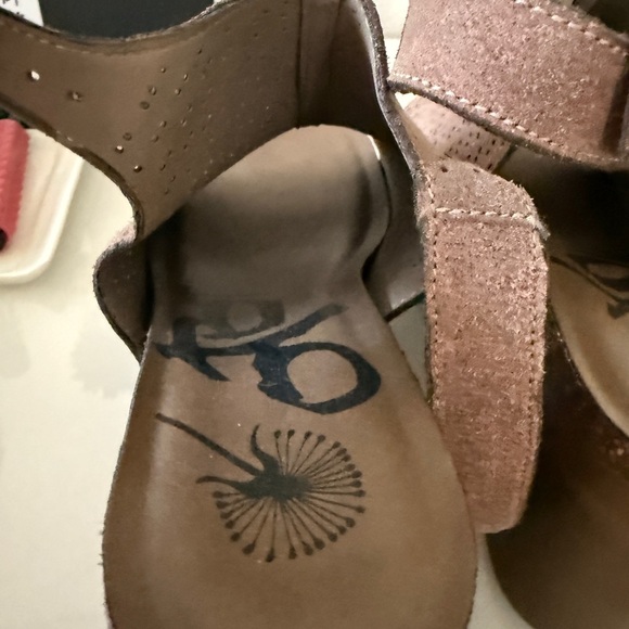 OTBT Brown Woven Platform Sandals - Picture 5 of 7